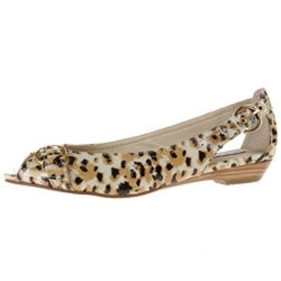 STEVE MADDEN Spirral Animal Print Peep-Toe Flat 6M - Picture 1 of 7